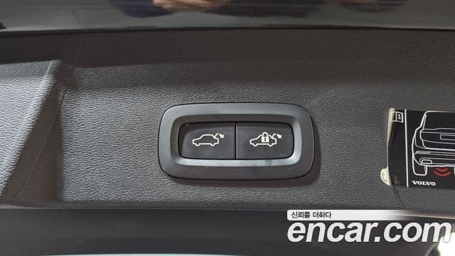 Volvo XC40 2021 — Photo 17/20