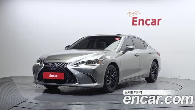 Lexus ES300h 2019 — ფოტო 1/20