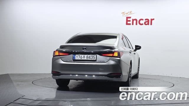 Lexus ES300h 2019 — ფოტო 4/20