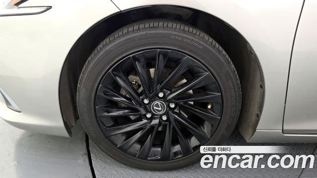 Lexus ES300h 2019 — ფოტო 5/20