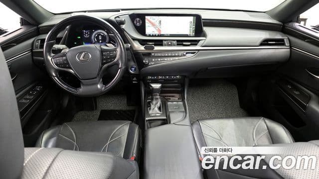 Lexus ES300h 2019 — ფოტო 7/20