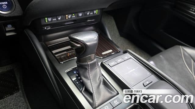 Lexus ES300h 2019 — ფოტო 9/20