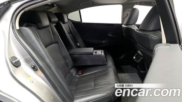 Lexus ES300h 2019 — ფოტო 12/20