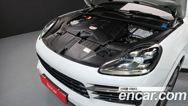 Porsche Cayenne 2020 — Photo 14/19