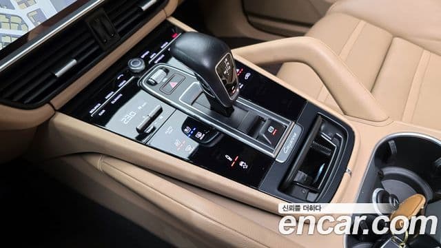 Porsche Cayenne 2020 — Photo 2/19