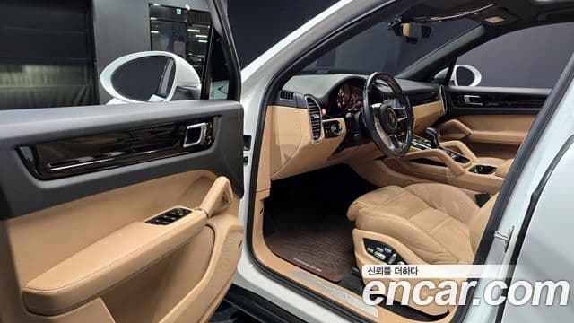 Porsche Cayenne 2020 — Photo 15/19