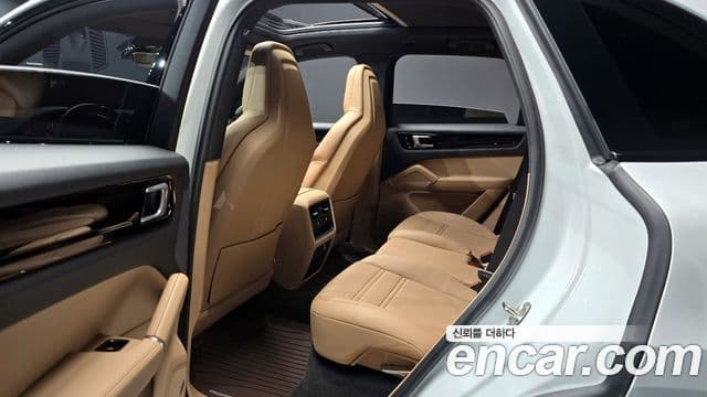 Porsche Cayenne 2020 — Photo 17/19