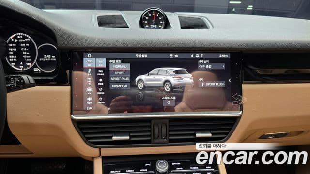 Porsche Cayenne 2020 — Photo 12/19