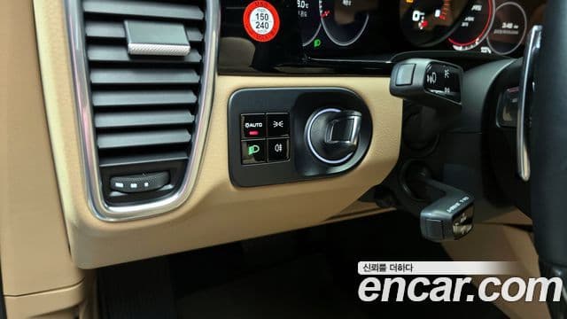 Porsche Cayenne 2020 — Photo 6/19