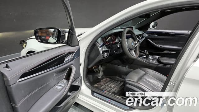 BMW 5 Series 2021 — Şəkil 11/20