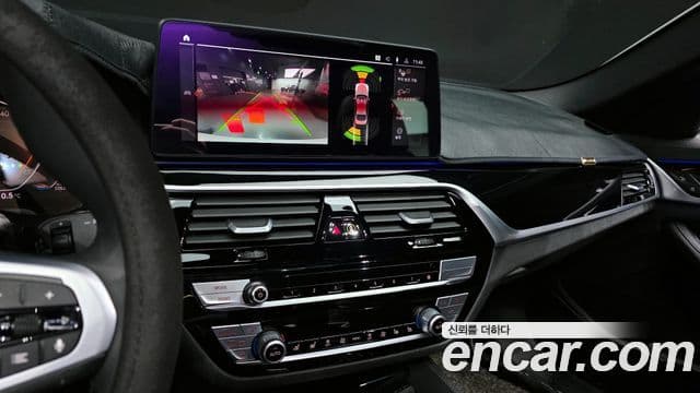 BMW 5 Series 2021 — фото 15 из 20