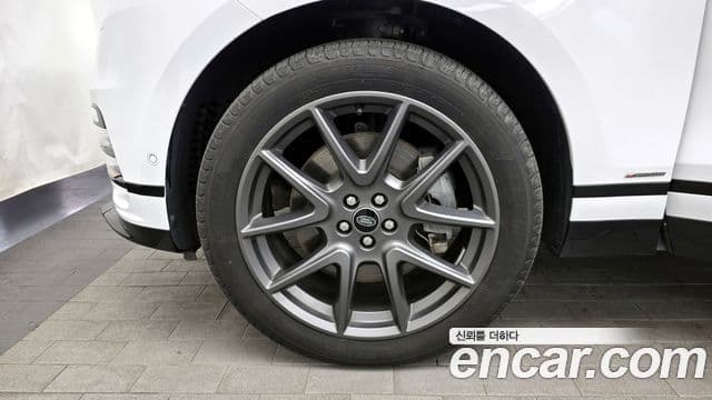 Land Rover Range Rover Velar 2021 — ფოტო 4/17
