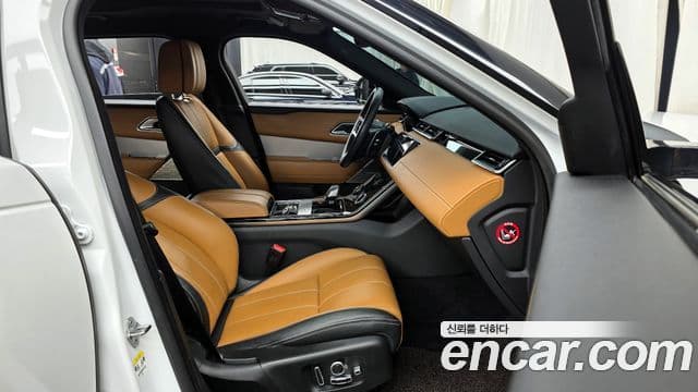 Land Rover Range Rover Velar 2021 — ფოტო 10/17