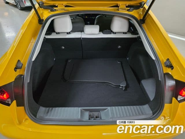 Toyota Prius 2023 — Şəkil 13/20