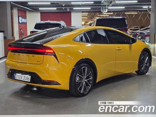Toyota Prius 2023 — Şəkil 9/20