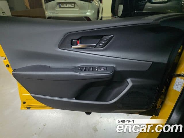 Toyota Prius 2023 — Şəkil 10/20