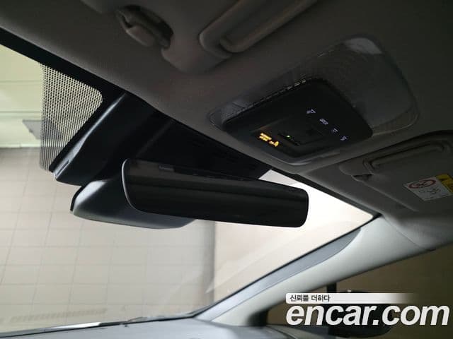 Toyota Prius 2023 — Şəkil 8/20