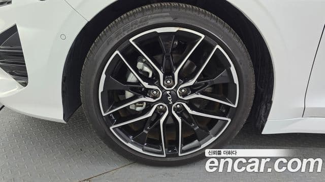 Kia K5 2023 — ფოტო 5/20