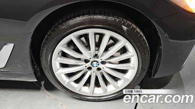 BMW 5 Series 2023 — ფოტო 5/20