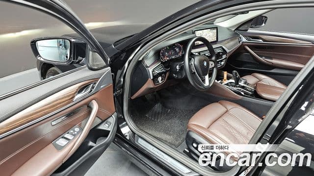 BMW 5 Series 2023 — ფოტო 12/20