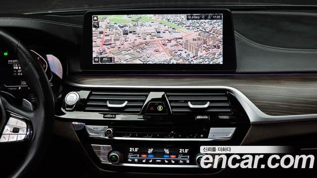 BMW 5 Series 2023 — ფოტო 14/20