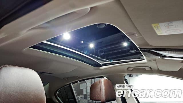 BMW 5 Series 2023 — ფოტო 18/20