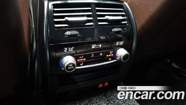 BMW 5 Series 2023 — ფოტო 19/20