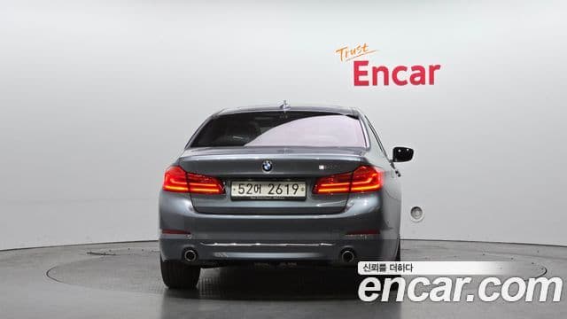 BMW 5 Series 2018 — Фото 4/20
