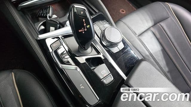 BMW 5 Series 2018 — Фото 9/20