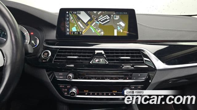 BMW 5 Series 2018 — Фото 14/20