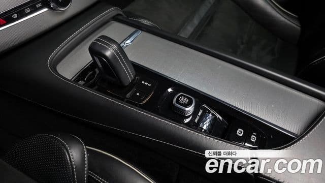 Volvo XC90 2020 — ფოტო 7/20