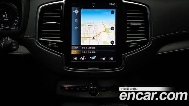 Volvo XC90 2020 — ფოტო 14/20