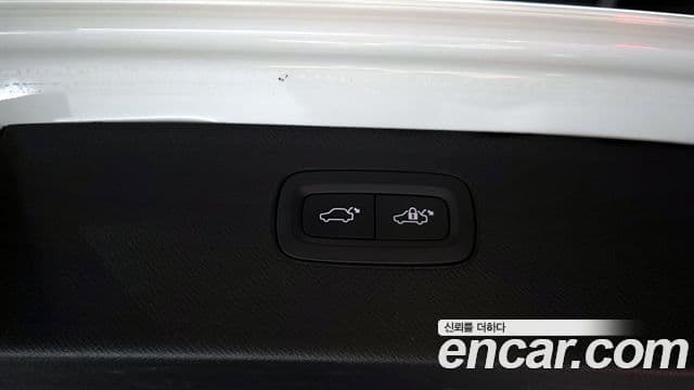 Volvo XC90 2020 — ფოტო 18/20