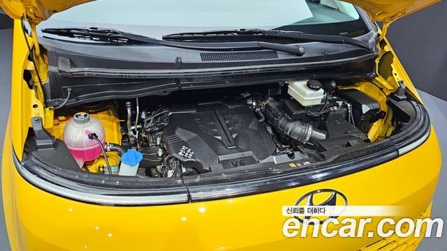 Hyundai Staria 2023 — Photo 3/20