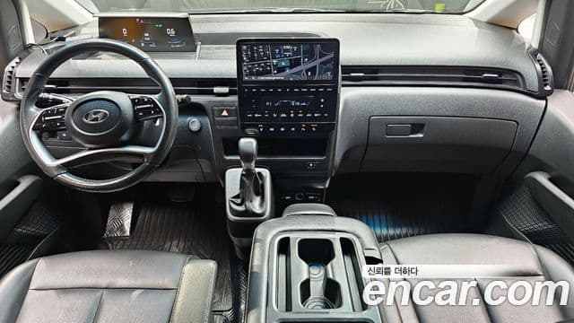 Hyundai Staria 2023 — Photo 17/20