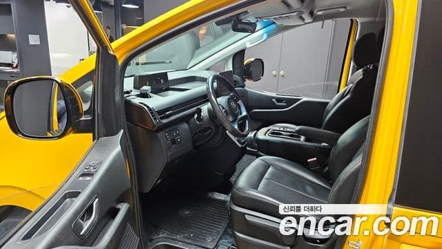 Hyundai Staria 2023 — Photo 4/20