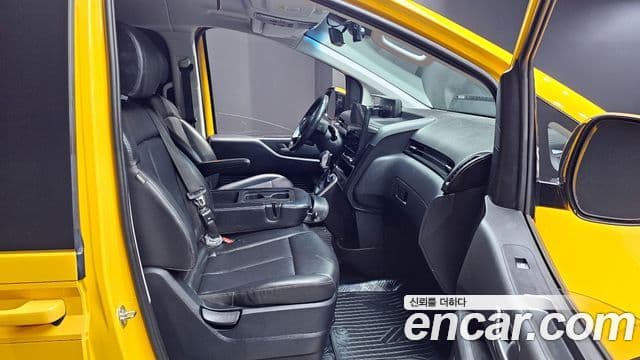 Hyundai Staria 2023 — Photo 5/20