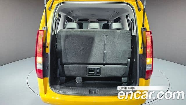 Hyundai Staria 2023 — Photo 6/20