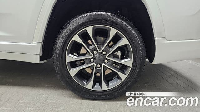 Jeep Grand Cherokee 2022 — ფოტო 5/20