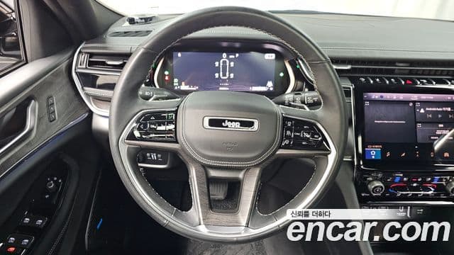 Jeep Grand Cherokee 2022 — ფოტო 13/20
