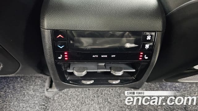 Jeep Grand Cherokee 2022 — ფოტო 18/20