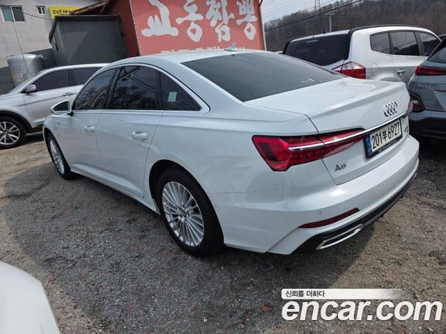 Audi A6 2021 — ფოტო 16/19
