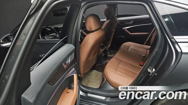 Audi A6 2020 — ფოტო 18/20