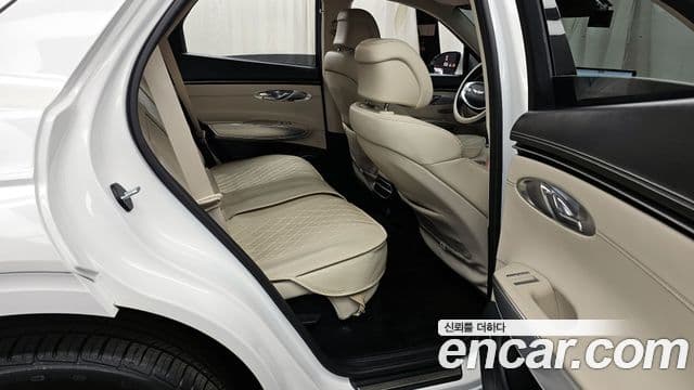 Genesis GV70 2022 — ფოტო 12/20