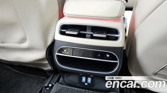 Genesis GV70 2022 — ფოტო 19/20