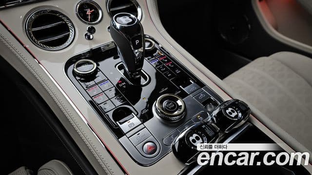 Bentley Continental GT 2025 — Şəkil 9/20