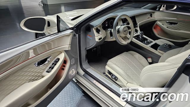 Bentley Continental GT 2025 — Şəkil 11/20