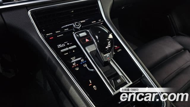 Porsche Panamera 2018 — Şəkil 9/20