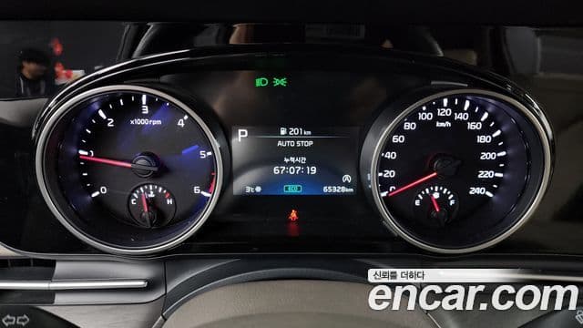 Kia Carnival 2023 — Şəkil 8/20