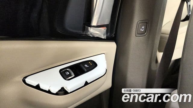 Kia Carnival 2023 — Şəkil 19/20